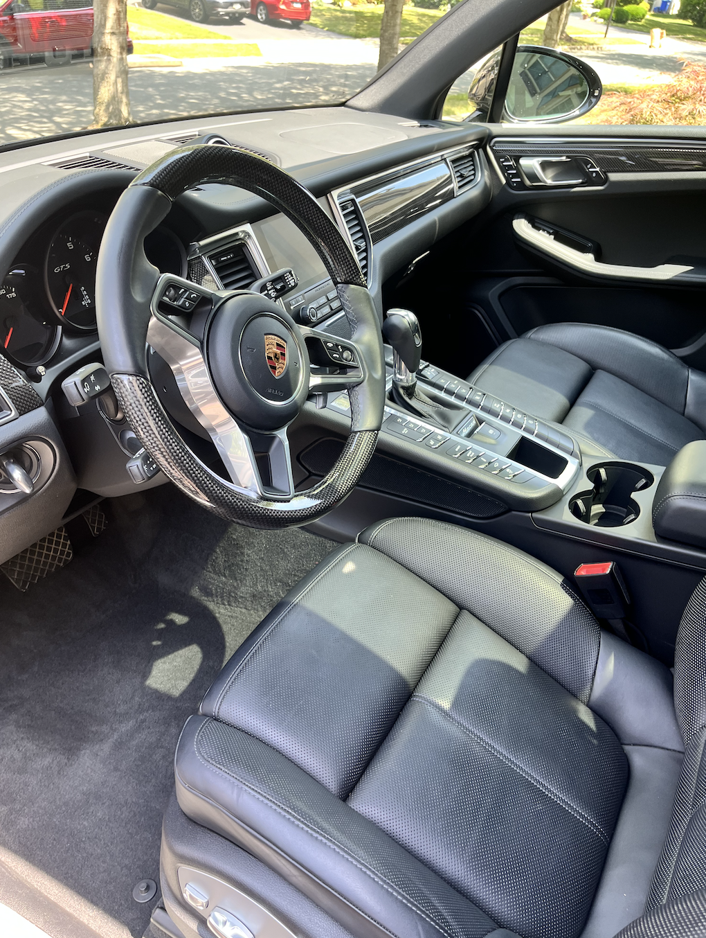 porsche maccan interior